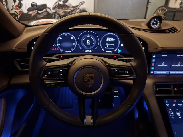 PORSCHE TAYCAN 4 CROSS TURISMO - Imagem 9