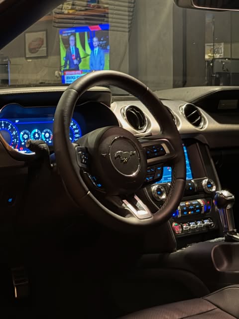 FORD MUSTANG GT PREMIUM - Imagem 12
