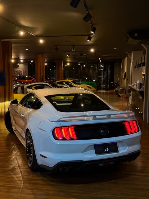 FORD MUSTANG GT PREMIUM - Imagem 16