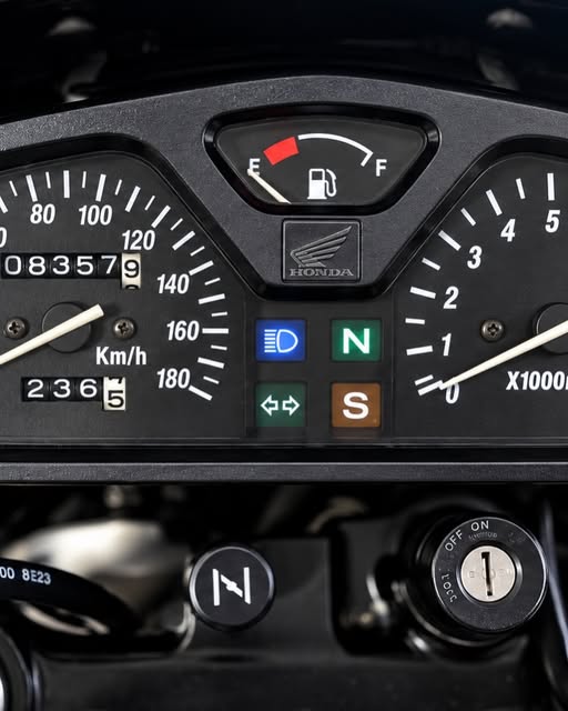 HONDA NX 400 - Imagem 10